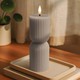 Bougie LED sablier 23cm, effet flamme, gris - Ø7,5cm, fonctionne avec télécommande, minuterie