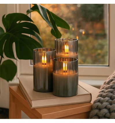 Set de 3 bougies LED sous verre fumé Ø7,5cm, effet flamme - Avec télécommande et minuterie, 10/12,5/15cm de haut, véritable cire