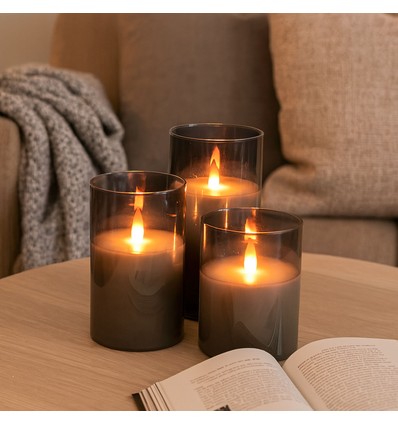 Set de 3 bougies LED sous verre fumé Ø7,5cm, effet flamme - Avec télécommande et minuterie, 10/12,5/15cm de haut, véritable cire