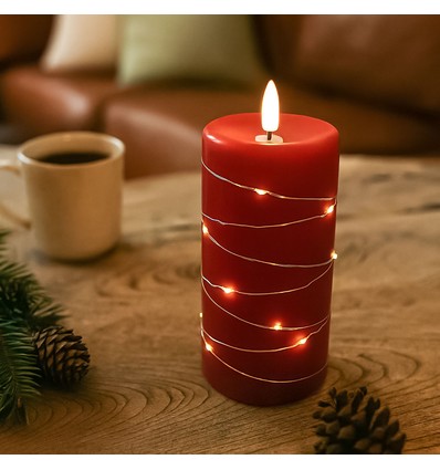 Bougie LED avec guirlande lumineuse, 15cm de haut, effet flamme - Ø7,5cm, fonctionne avec télécommande, véritable cire, rouge