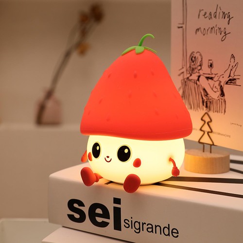 Veilleuse Fraise MOCHI en silicone souple - rechargeable, tactile et dimmable
