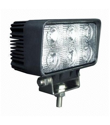 Projecteur LED puissant blanc froid idéal pour l'éclairage extérieur de grandes surfaces sportives.