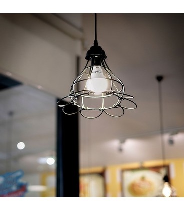 Ampoule LED installée dans un luminaire intérieur pour illustrer la compatibilité avec le driver.